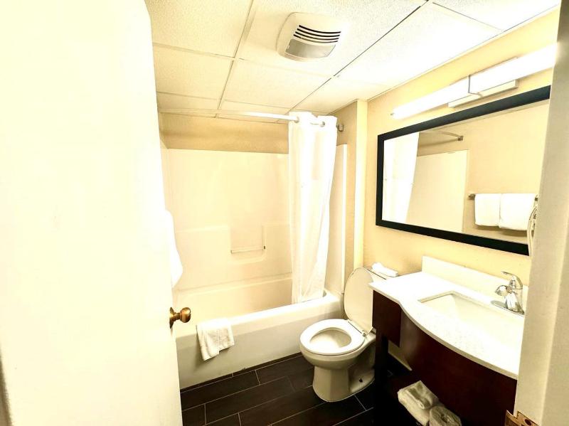 Double Room with Two Double Beds - Non-Smoking image 4