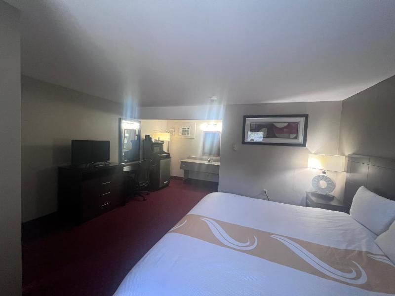 King Room image 3