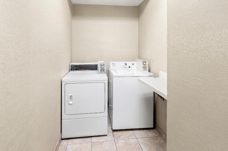 Comfort Suites Portland Airport - image 8