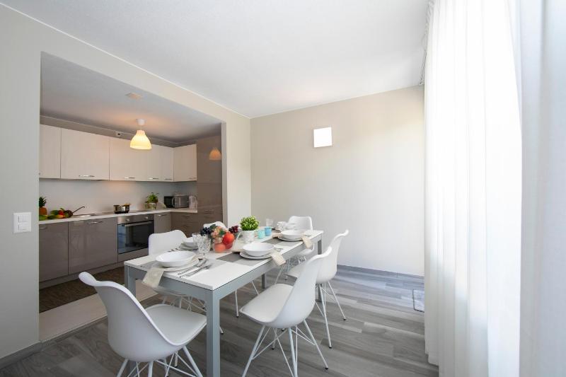 Laguna di Lugano with Balcony - Happy Rentals - image 7