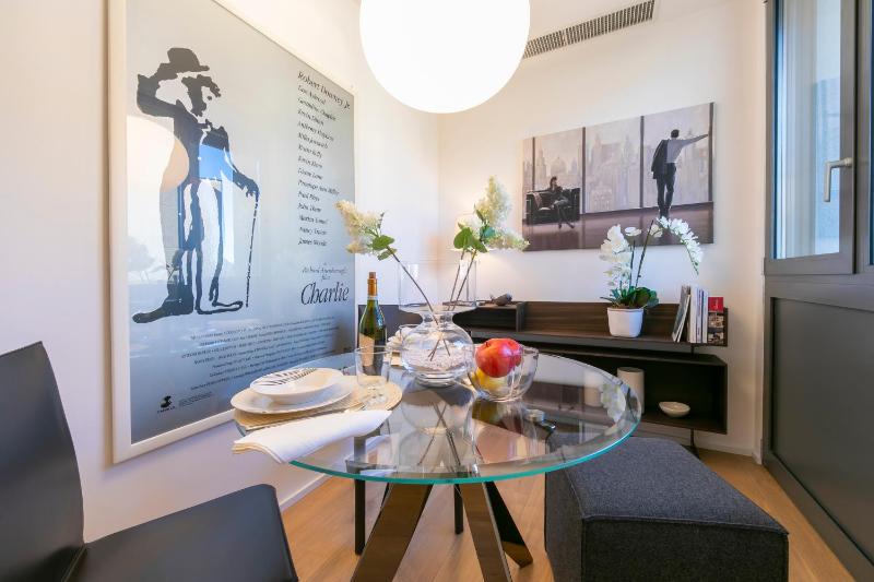 Casa Basilico with Lake View and Private Garage - Happy Rentals - image 4