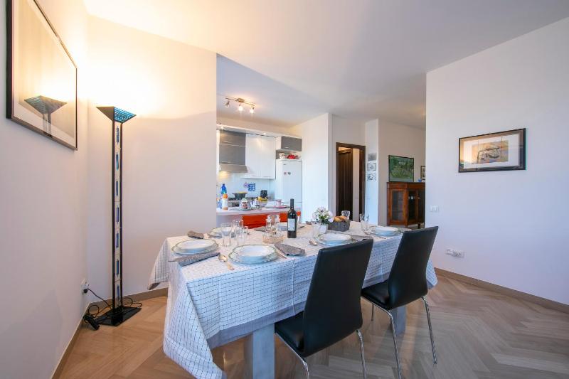 Casa di Paola: Lake-View Balcony Apartment in Peschiera - Happy Rentals - image 8