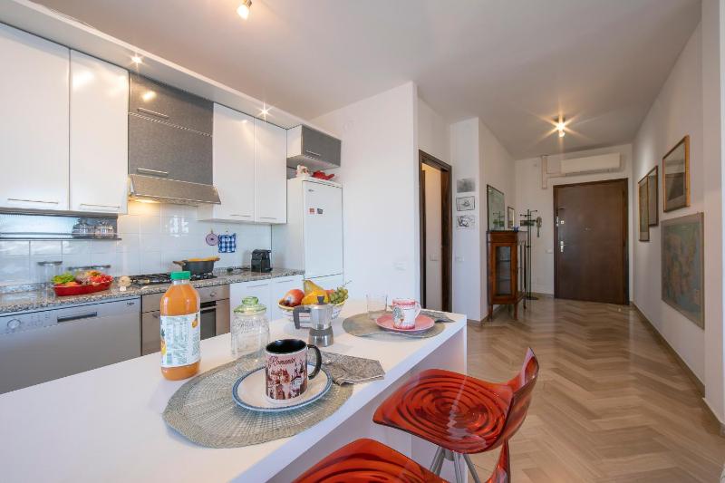 Casa di Paola: Lake-View Balcony Apartment in Peschiera - Happy Rentals - image 12