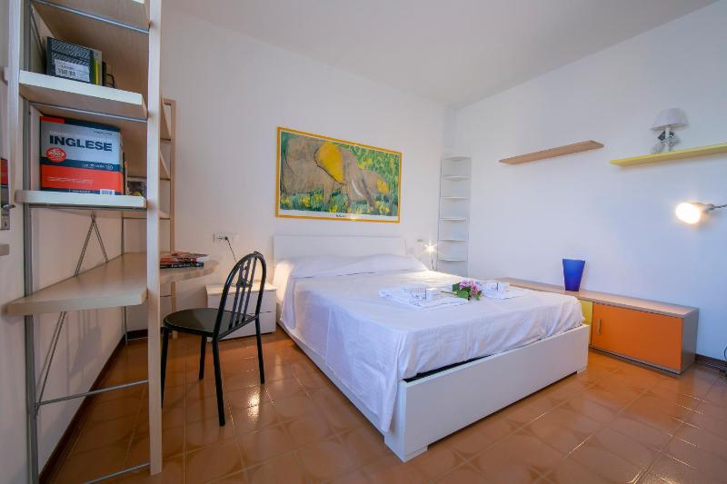 Casa di Paola: Lake-View Balcony Apartment in Peschiera - Happy Rentals - image 16