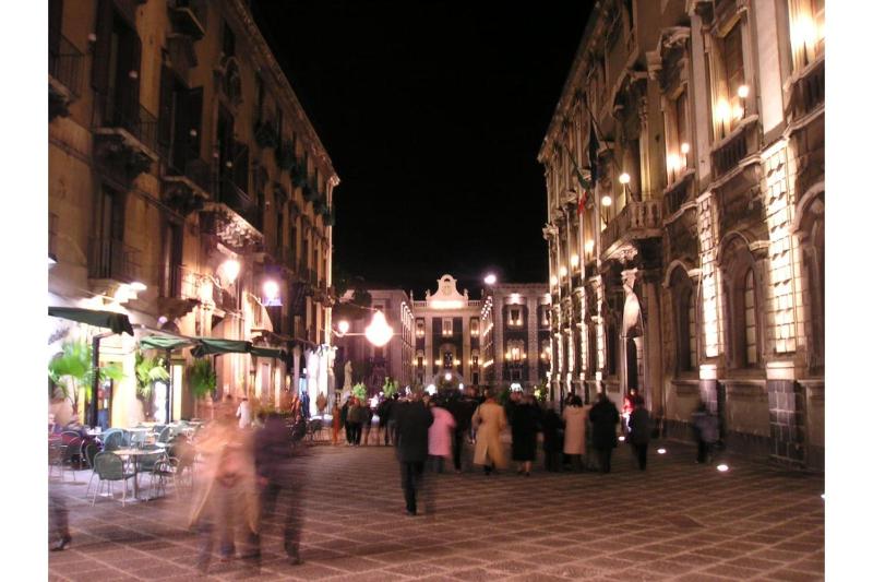 Sicula home in the city center - Happy Rentals - image 7