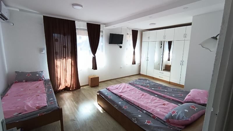 One-Bedroom Apartment image 2