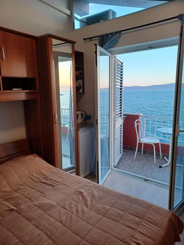 Double Room with Balcony and Sea View image 1