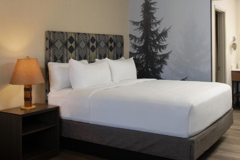 Queen Room - Disability Access image 1