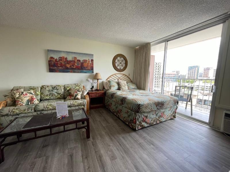 Standard Studio, Queen bed with Sofa - #1310 image 1