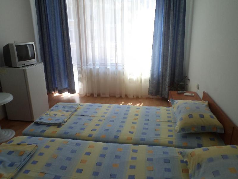 Large Double or Twin Room image 1