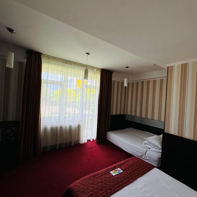 Standard Quadruple Room image 2