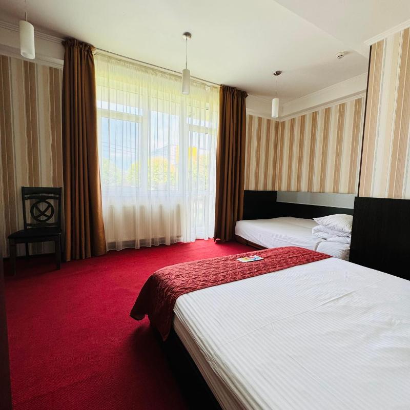 Standard Quadruple Room image 3