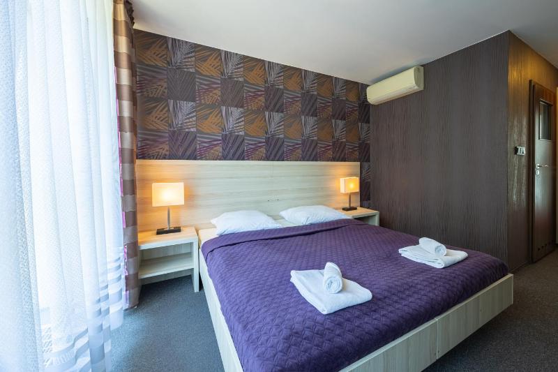 Superior King Room image 3