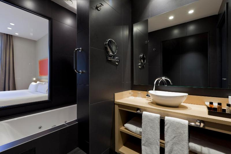 Deluxe Double Room with Spa Bath  image 4