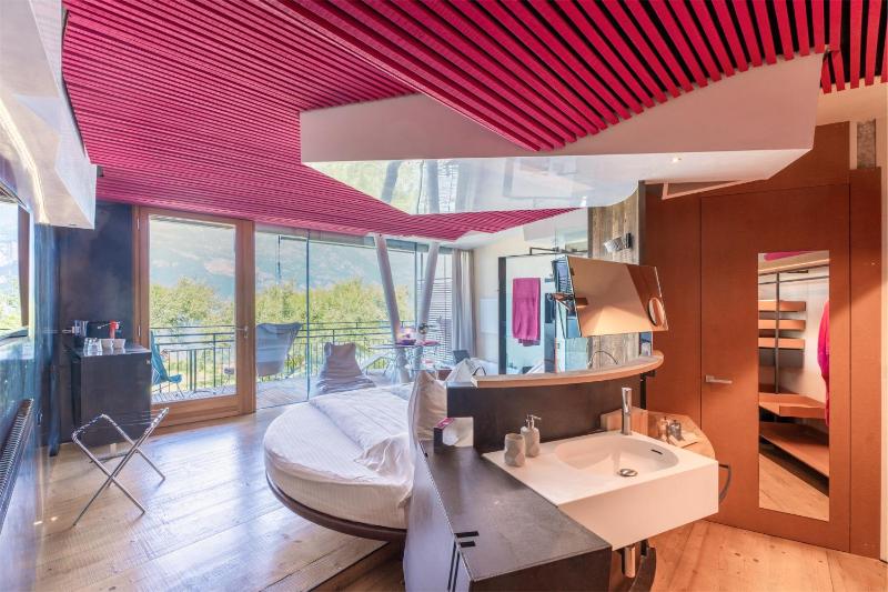 Romantic Suite Front Lake with Balcony  image 1