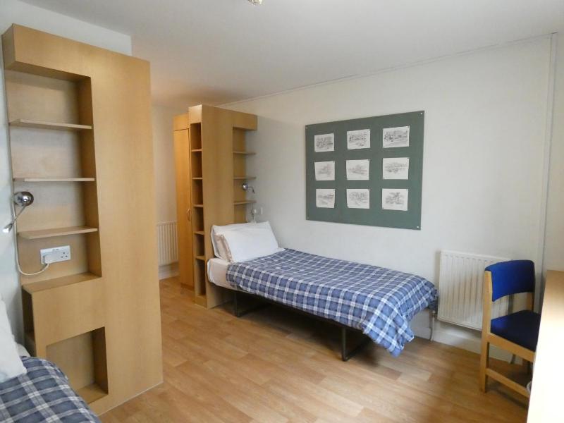 Single Bed in Female 2 Bed Dormitory Room image 4