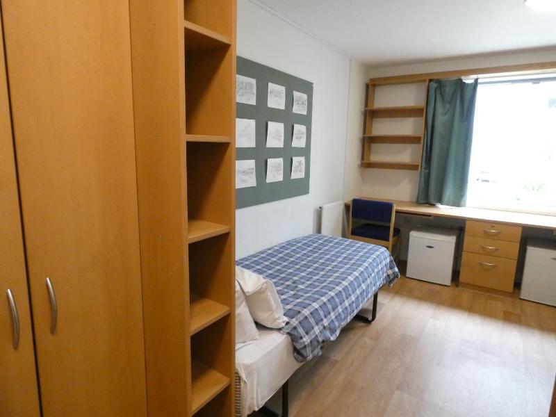 Single Bed in Male 2 Bed Dormitory Room image 3