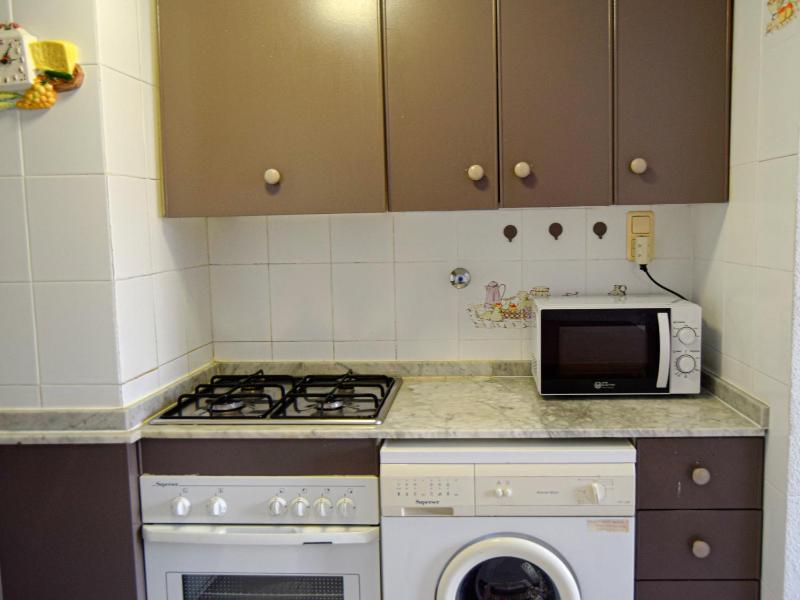 Standard Two-Bedroom Apartment (6 Adults) image 3