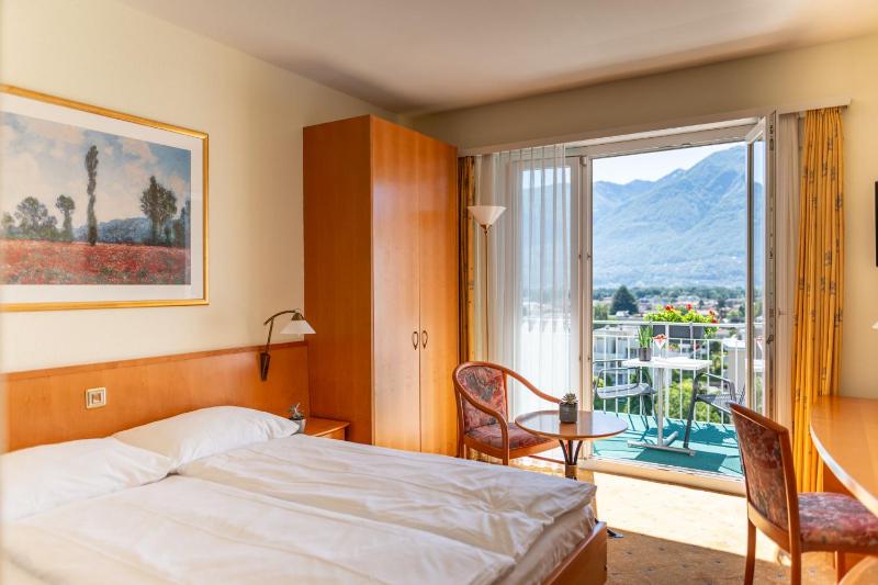 Economy Double Room with Balcony Lake side image 4