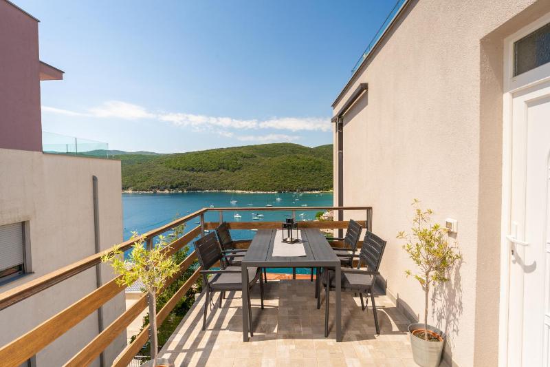 Apartment with Sea View image 3