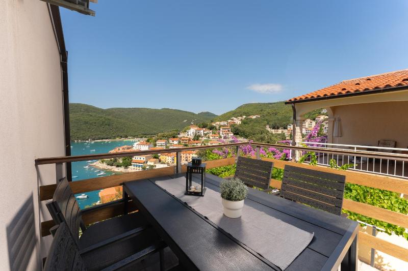 Apartment with Sea View image 3