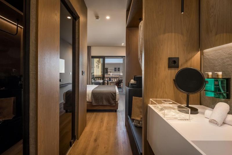 Double or Twin Room image 2
