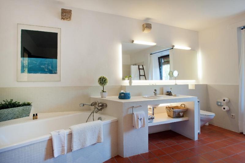 Suite with Spa Access image 3