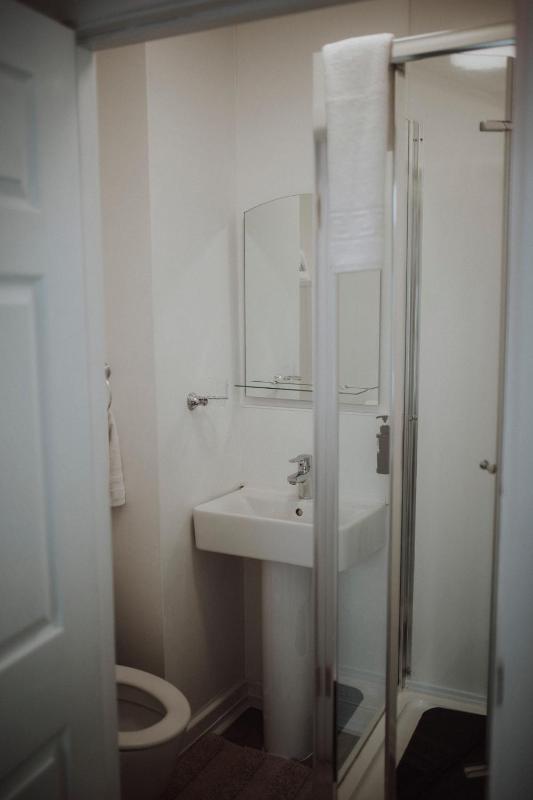 Double Room with Private Bathroom image 3