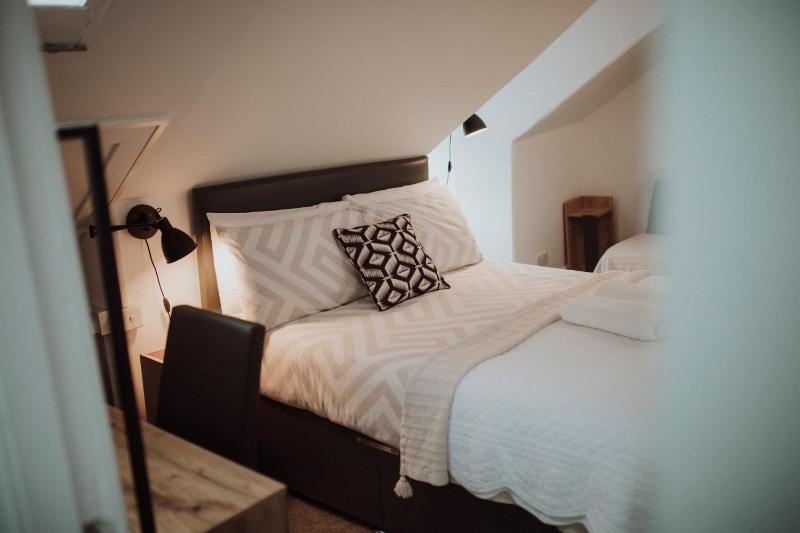 Double Room with Private Bathroom image 4