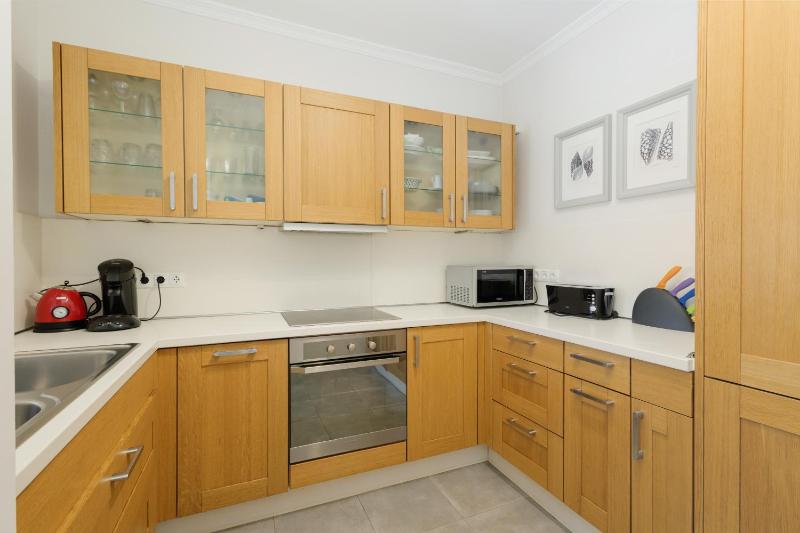 Cozy apartment with terrace and access to the beach in Elviria Marbella East - image 9