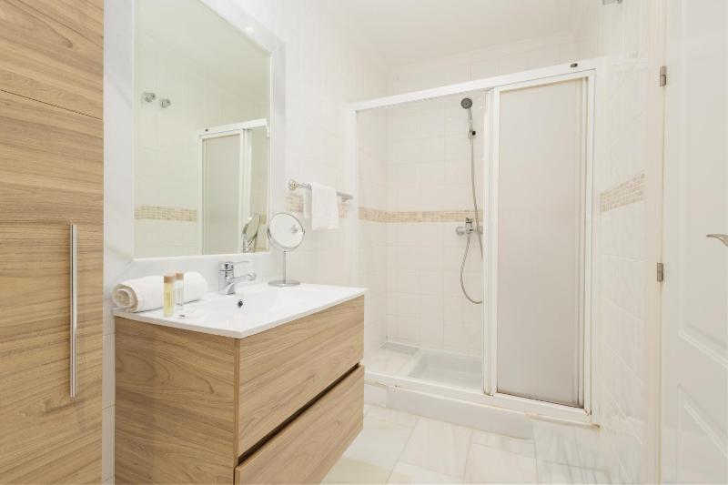Cozy apartment with terrace and access to the beach in Elviria Marbella East - image 39