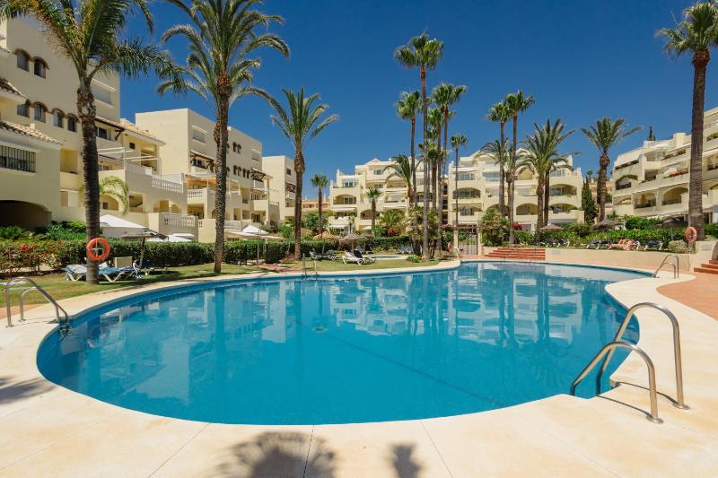 Cozy apartment with terrace and access to the beach in Elviria Marbella East - image 8