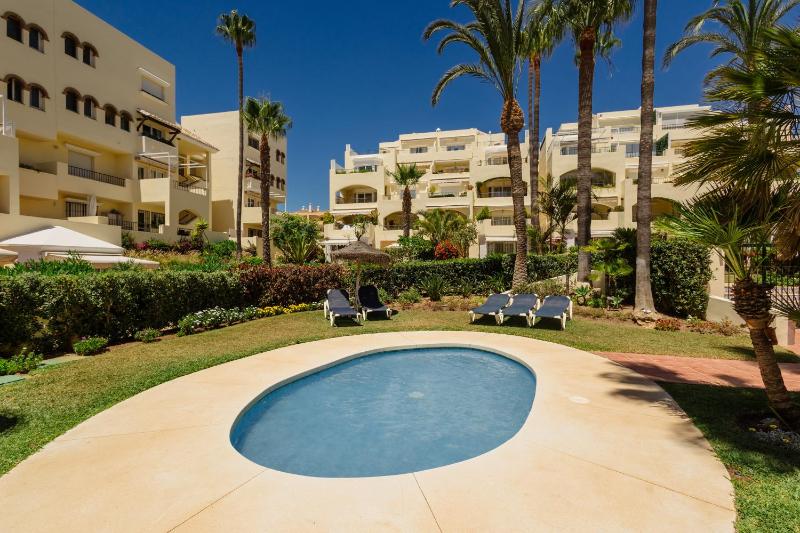 Cozy apartment with terrace and access to the beach in Elviria Marbella East - image 26