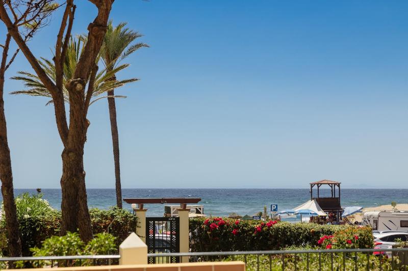 Cozy apartment with terrace and access to the beach in Elviria Marbella East - image 7