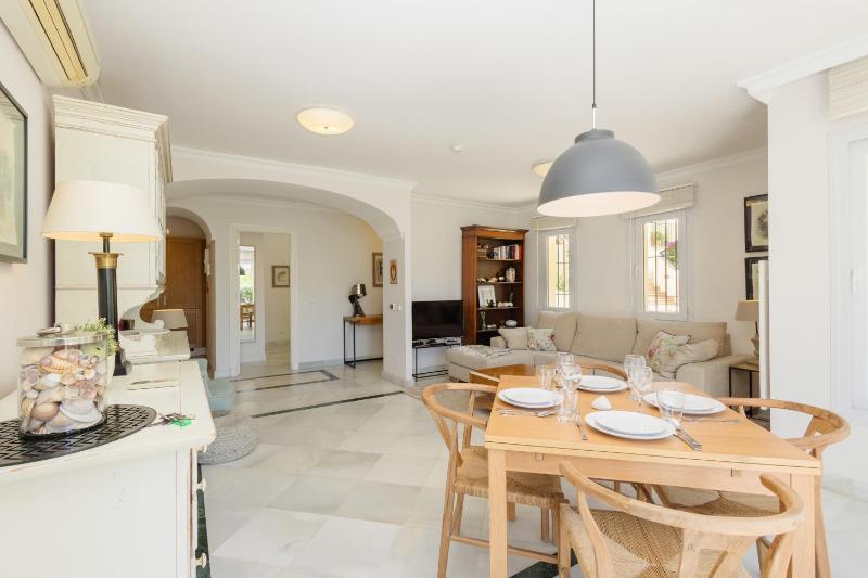 Cozy apartment with terrace and access to the beach in Elviria Marbella East - image 17