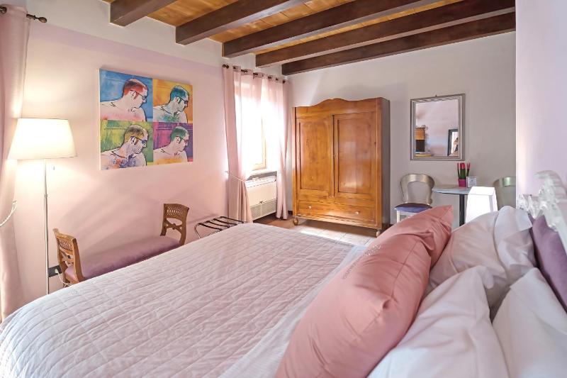 Double Room image 1