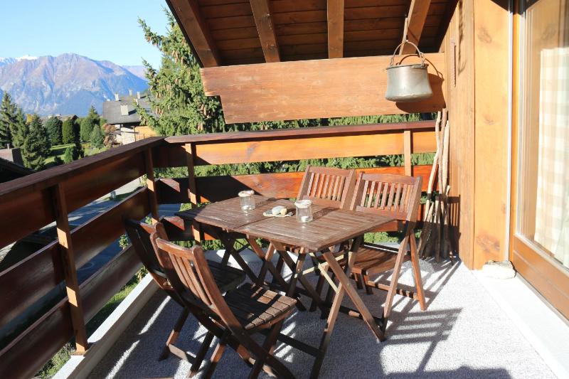 One-Bedroom Apartment with Mountain View image 2