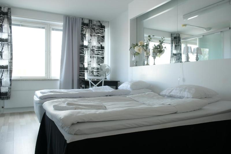 Twin Room image 1