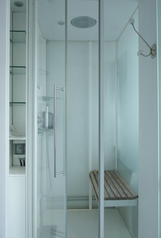One-Bedroom Apartment - Non-Smoking image 4