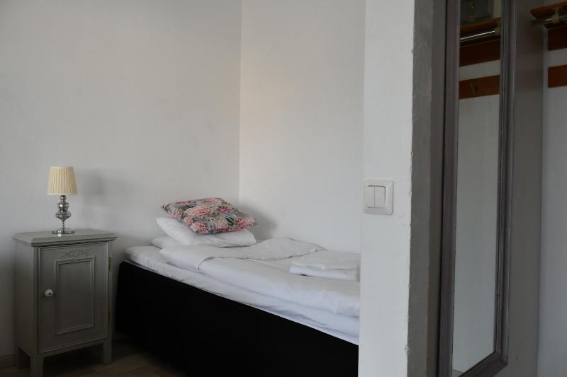 One-Bedroom Apartment - Non-Smoking image 2