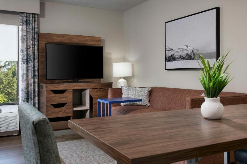 Junior King Suite with Sofa Bed - Non-Smoking image 3
