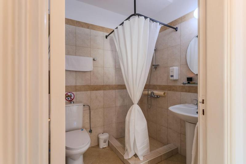 Superior One-Bedroom Apartment image 2