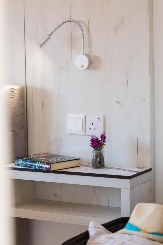 One-Bedroom Apartment image 3