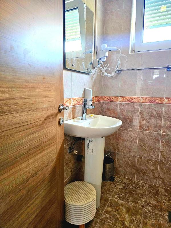 Double or Twin Room with Mountain View image 4