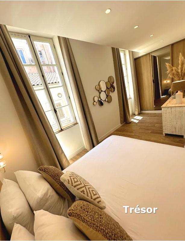 Superior One-Bedroom Apartment image 3