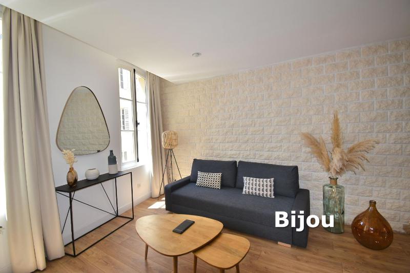 Superior One-Bedroom Apartment image 4