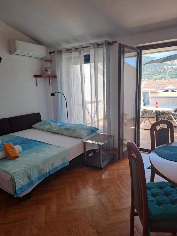 Apartment with Sea View image 3
