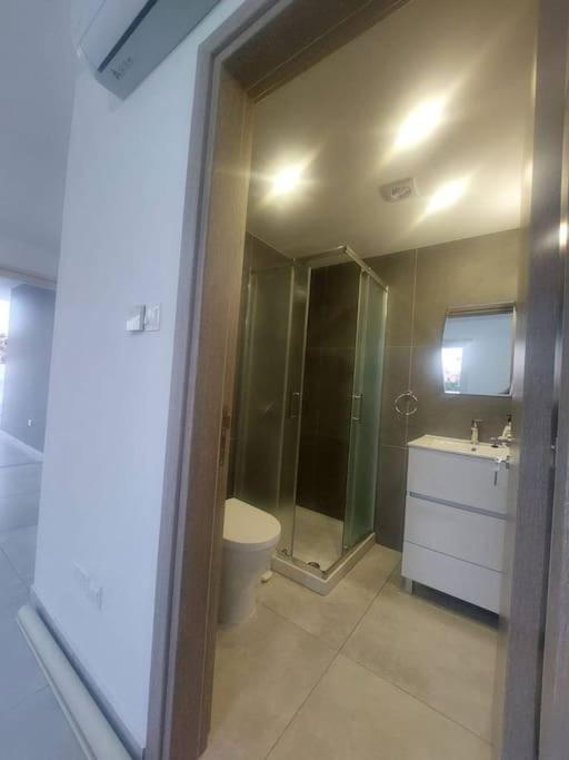 Luxury 2 bedroom apartment - image 5