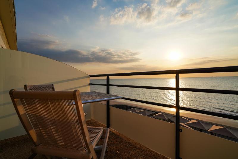 Double Room with Sea View image 2