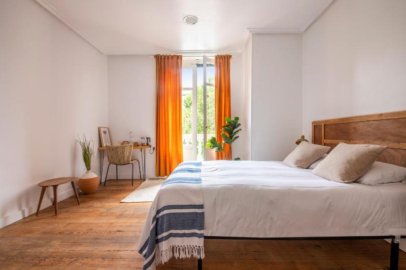 Belle Époque Self-check-in Guesthouse - Adults-Only - image 9